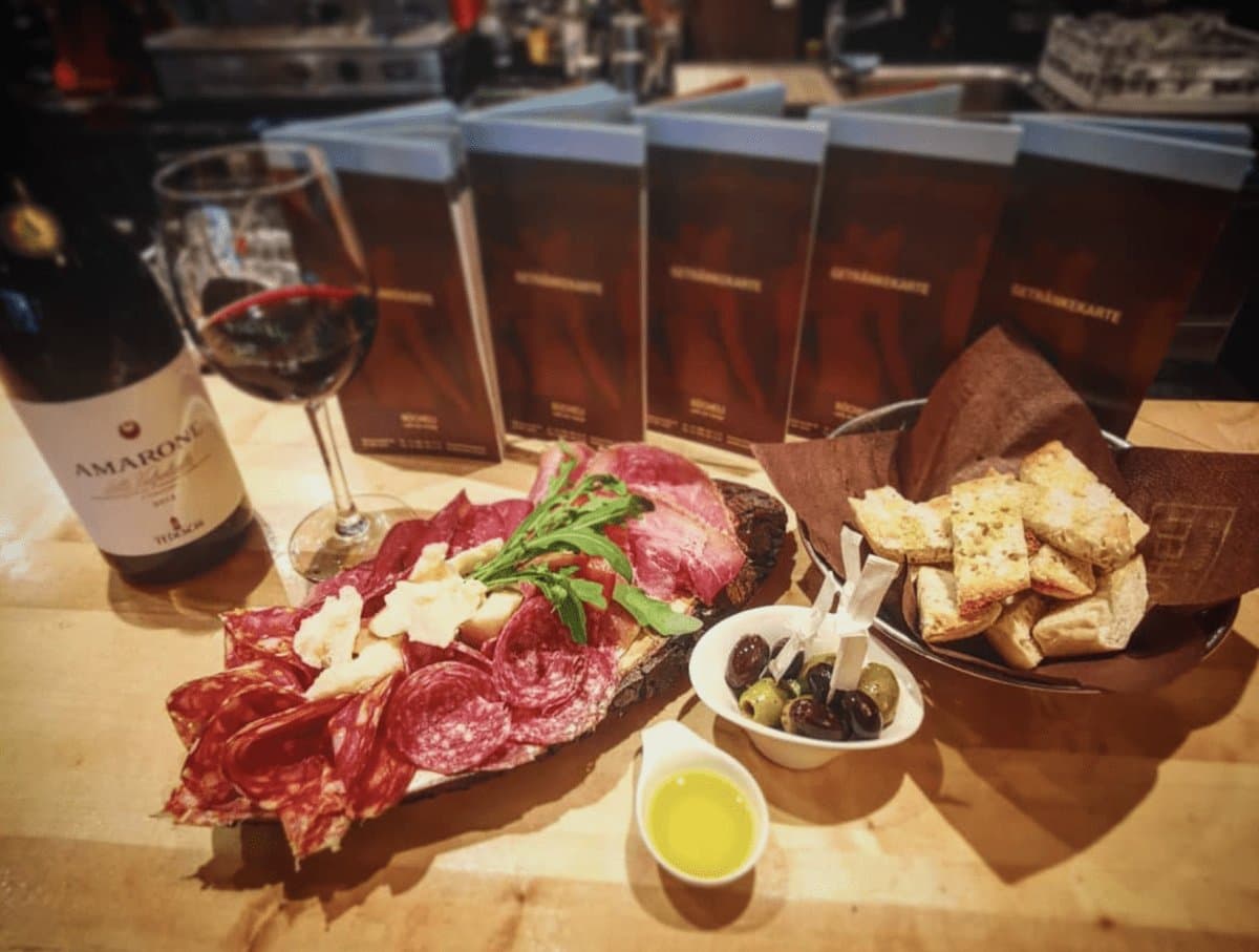 Bücheli Cafe Bar Lounge - Image 3