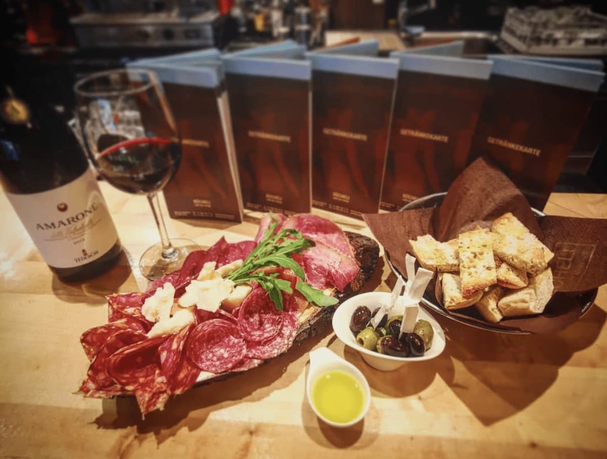 Bücheli Cafe Bar Lounge - Image 4